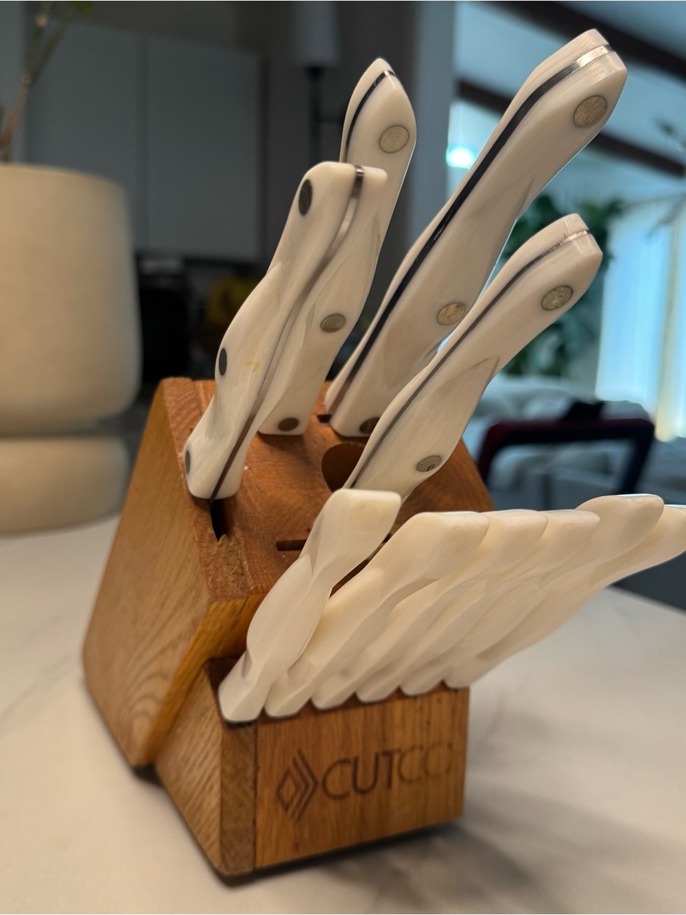 Cutco Pearl White Knife Set 11-Piece
Set w/Wooden Block Holder Sharp